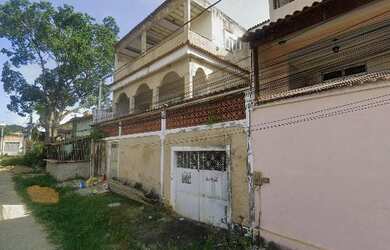 Imagem: A casa possui 3 Dormitórios, 1 Banheiro, 1 Vaga na garagem