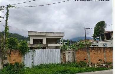 Imagem: A casa possui 1 Dormitório, 1 Banheiro, 4 Vagas na garagem