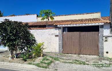 Imagem: A casa possui 2 Dormitórios, 1 Banheiro, 1 Vaga na garagem