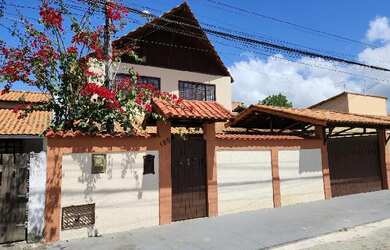 Imagem: A casa possui 5 Dormitórios, 1 Banheiro, 3 Vagas na garagem
