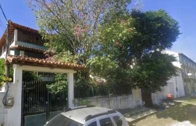 Imagem: A casa possui 3 Dormitórios, 1 Banheiro, 1 Vaga na garagem