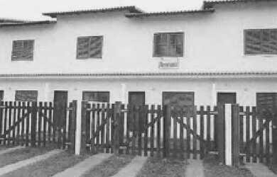 Imagem: A casa possui 2 Dormitórios, 1 Banheiro, 1 Vaga na garagem