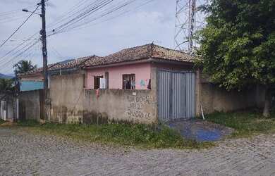 Imagem: A casa possui 2 Dormitórios, 1 Banheiro, 1 Vaga na garagem