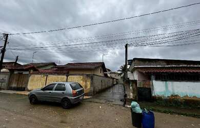 Imagem: A casa possui 3 Dormitórios, 1 Banheiro, 1 Vaga na garagem