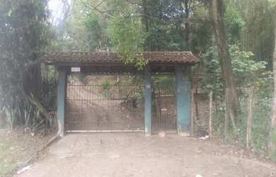 Imagem: A casa possui 3 Dormitórios, 1 Banheiro, 399m² de Área, 47.434m²