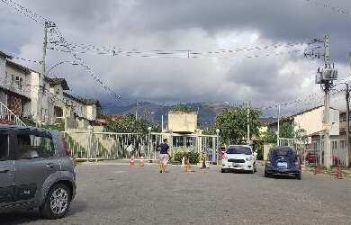 Imagem: A casa possui 2 Dormitórios, 1 Banheiro, 1 Vaga na garagem