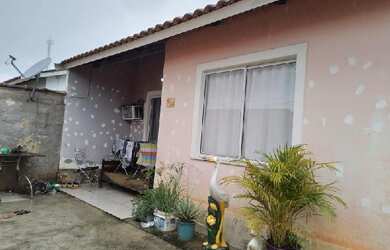 Imagem: A casa possui 2 Dormitórios, 1 Banheiro, 1 Vaga na garagem