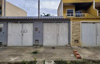 Imagem: A casa possui 1 Dormitório, 1 Banheiro, 1 Vaga na garagem