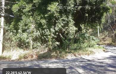 Imagem: O terreno possui 1 Dormitório, 1 Banheiro, 50m² de Área e