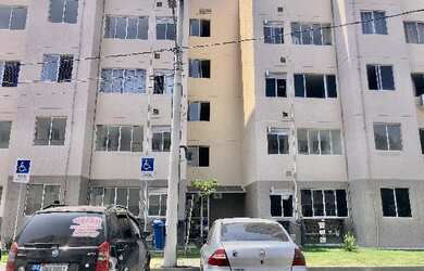 Imagem: O apartamento possui 2 Dormitórios, 1 Banheiro, 1 Vaga na garagem