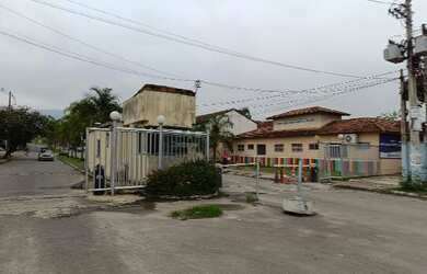 Imagem: A casa possui 2 Dormitórios, 1 Banheiro, 1 Vaga na garagem