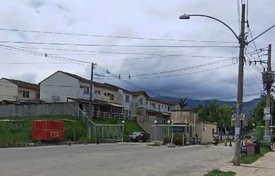 Imagem: A casa possui 2 Dormitórios, 1 Banheiro, 1 Vaga na garagem