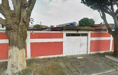 Imagem: A casa possui 2 Dormitórios, 1 Banheiro, 1 Vaga na garagem