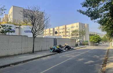 Imagem: O apartamento possui 2 Dormitórios, 1 Banheiro, 1 Vaga na garagem