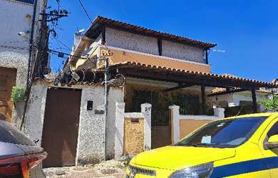 Imagem: A casa possui 3 Dormitórios, 1 Banheiro, 109m² de Área, 61m²