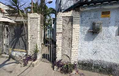 Imagem: A casa possui 4 Dormitórios, 1 Banheiro, 57m² de Área, 70m²