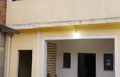 Imagem: A casa possui 2 Dormitórios, 1 Banheiro, 1 Vaga na garagem