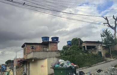 Imagem: A casa possui 2 Dormitórios, 1 Banheiro, 1 Vaga na garagem
