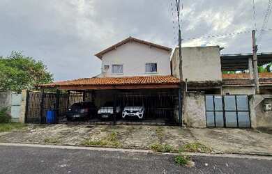 Imagem: A casa possui 2 Dormitórios, 1 Banheiro, 1 Vaga na garagem