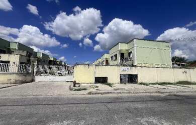Imagem: A casa possui 2 Dormitórios, 1 Banheiro, 1 Vaga na garagem