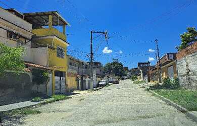 Imagem: A casa possui 1 Dormitório, 1 Banheiro, 1 Vaga na garagem