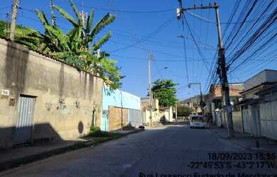 Imagem: A casa possui 1 Dormitório, 1 Banheiro, 1 Vaga na garagem