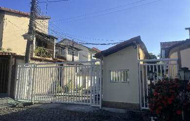 Imagem: A casa possui 3 Dormitórios, 1 Banheiro, 1 Vaga na garagem