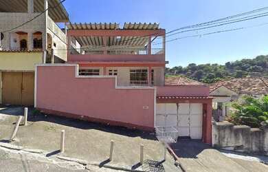 Imagem: A casa possui 3 Dormitórios, 1 Banheiro, 284m² de Área, 517m²