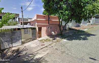 Imagem: A casa possui 2 Dormitórios, 1 Banheiro, 1 Vaga na garagem