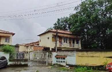 Imagem: A casa possui 2 Dormitórios, 1 Banheiro, 1 Vaga na garagem