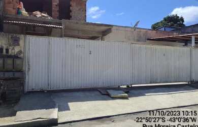 Imagem: A casa possui 1 Dormitório, 1 Banheiro, 1 Vaga na garagem