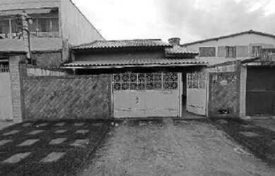 Imagem: A casa possui 2 Dormitórios, 1 Banheiro, 1 Vaga na garagem