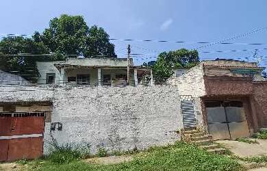 Imagem: A casa possui 1 Dormitório, 1 Banheiro, 1 Vaga na garagem