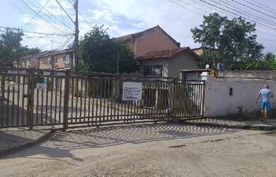 Imagem: A casa possui 2 Dormitórios, 1 Banheiro, 2 Vagas na garagem