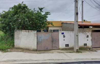Imagem: A casa possui 2 Dormitórios, 1 Banheiro, 47m² de Área, 100m²