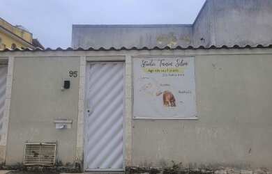 Imagem: A casa possui 2 Dormitórios, 1 Banheiro, 1 Vaga na garagem