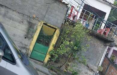 Imagem: A casa possui 3 Dormitórios, 1 Banheiro, 96m² de Área, 378m²