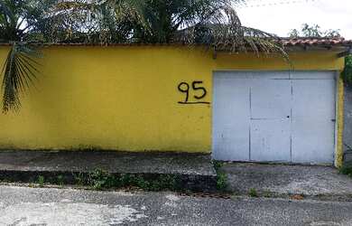 Imagem: A casa possui 2 Dormitórios, 1 Banheiro, 82m² de Área, 200m²