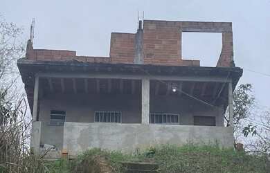 Imagem: A casa possui 2 Dormitórios, 1 Banheiro, 50m² de Área e 244m²