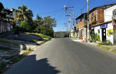 Imagem: A casa possui 1 Dormitório, 1 Banheiro, 1 Vaga na garagem