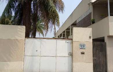 Imagem: A casa possui 1 Dormitório, 1 Banheiro, 1 Vaga na garagem