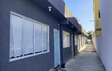 Imagem: A casa possui 1 Dormitório, 1 Banheiro, 1 Vaga na garagem