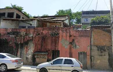 Imagem: A casa possui 2 Dormitórios, 1 Banheiro, 83m² de Área, 139m²