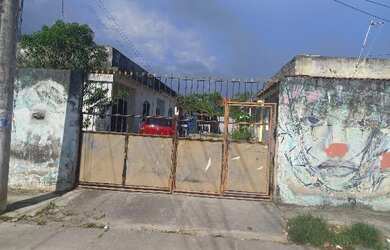 Imagem: A casa possui 2 Dormitórios, 1 Banheiro, 1 Vaga na garagem