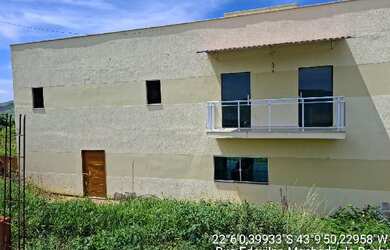 Imagem: A casa possui 4 Dormitórios, 1 Banheiro, 265m² de Área, 760m²