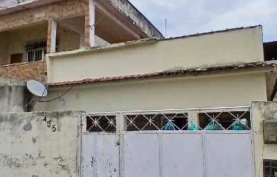 Imagem: A casa possui 3 Dormitórios, 1 Banheiro, 2 Vagas na garagem