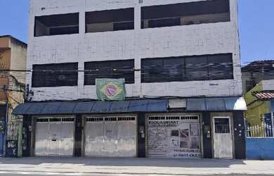 Imagem: O apartamento possui 4 Dormitórios, 1 Banheiro, 180m² de Área