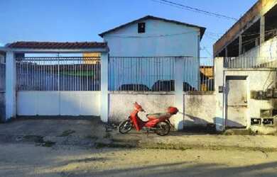 Imagem: A casa possui 1 Dormitório, 1 Banheiro, 1 Vaga na garagem