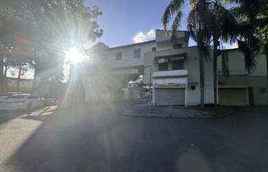 Imagem: A casa possui 2 Dormitórios, 1 Banheiro, 1 Vaga na garagem