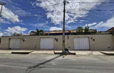 Imagem: A casa possui 2 Dormitórios, 1 Banheiro, 1 Vaga na garagem